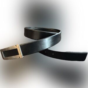 Ferragamo Black Calfleather Belt with Gancini pin polished buckle. Size 32-33.